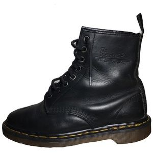 Vintage Black Classic Airwave Dr. Martens